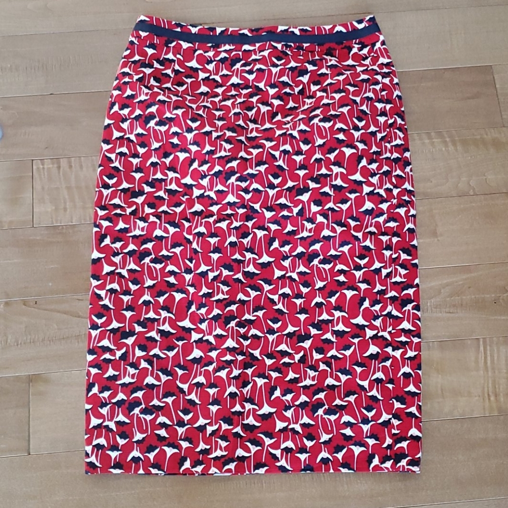 Boden red and navy floral pencil skirt